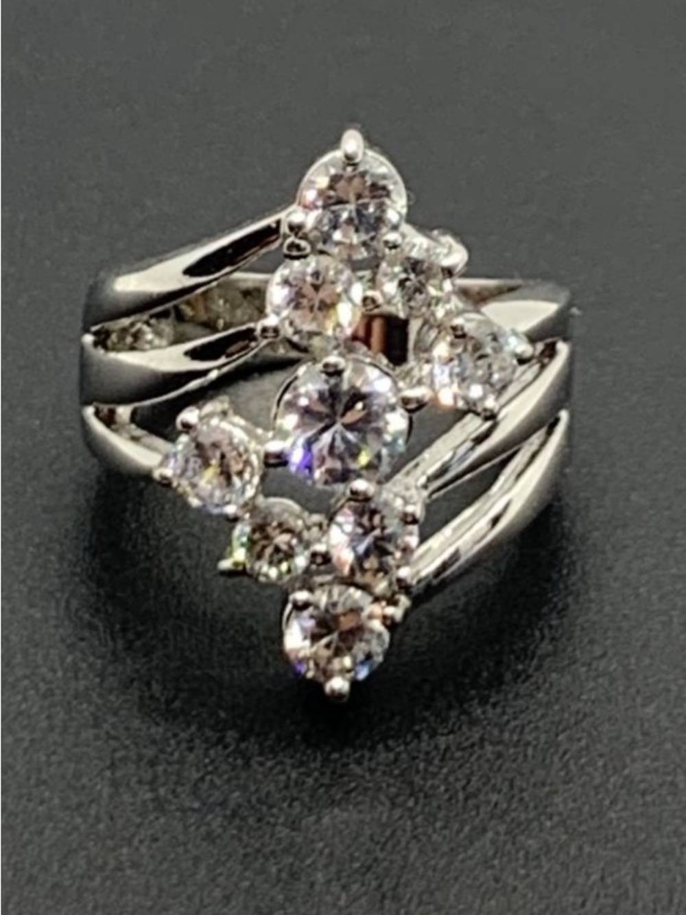 Like New🌹Women’s CZ’S Cocktail Ring 925 Silver with Rhodium plating